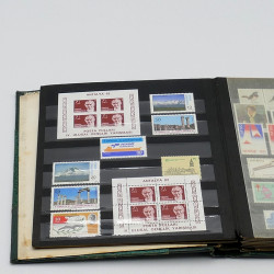Lot massif de timbres France et Monde à trier en un carton.