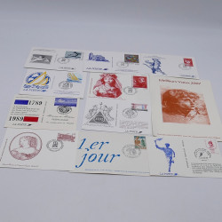 Lot massif de timbres France et Monde à trier en un carton.
