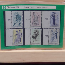 Lot massif de timbres France et Monde à trier en un carton.