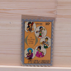 Lot massif de timbres France et Monde à trier en un carton.