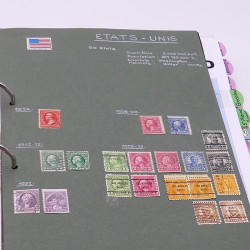 Lot massif de timbres France et Monde à trier en un carton.