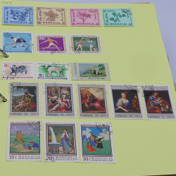 Lot massif de timbres France et Monde à trier en un carton.