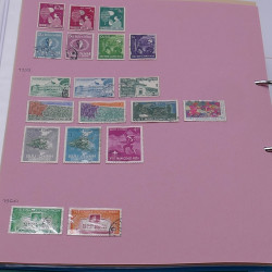 Lot massif de timbres France et Monde à trier en un carton.