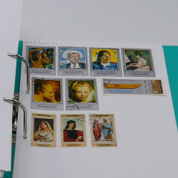Lot massif de timbres France et Monde à trier en un carton.