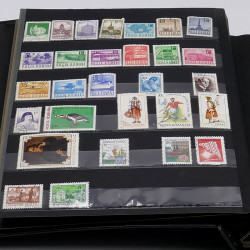 Lot massif de timbres France et Monde à trier en un carton.