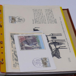 Lot massif de timbres France et Monde à trier en un carton.