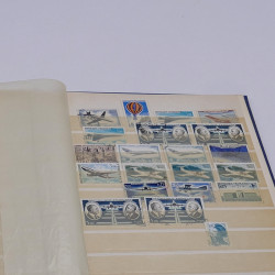 Lot massif de timbres France et Monde à trier en un carton.