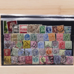 Lot de timbres France et Monde à trier en un carton.