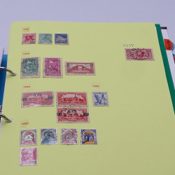 Lot de timbres France et Monde à trier en un carton.