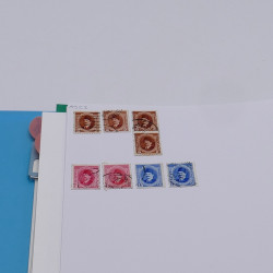 Lot de timbres France et Monde à trier en un carton.