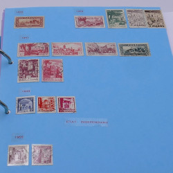 Lot de timbres France et Monde à trier en un carton.