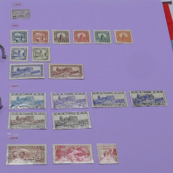 Lot de timbres France et Monde à trier en un carton.