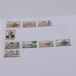 Lot de timbres France et Monde à trier en un carton.