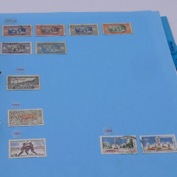 Lot de timbres France et Monde à trier en un carton.