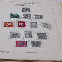 Lot de timbres France et Monde à trier en un carton.