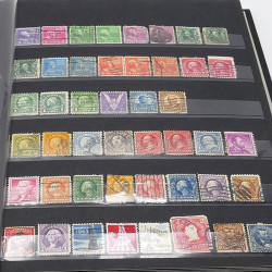 Lot de timbres France et Monde à trier en un carton.