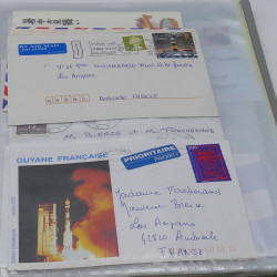 Lot de timbres France et Monde à trier en un carton.