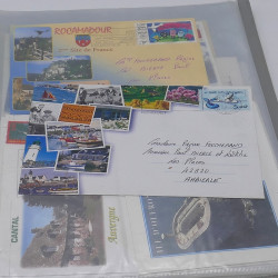Lot de timbres France et Monde à trier en un carton.