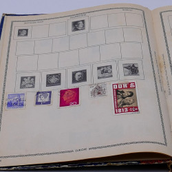 Lot de timbres France et Monde à trier en un carton.