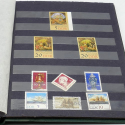 Lot de timbres France et Monde à trier en un carton.