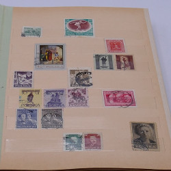 Lot de timbres France et Monde à trier en un carton.