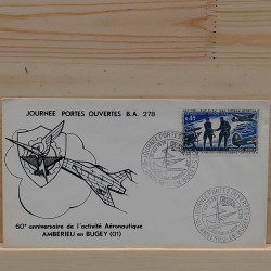 Lot de timbres France et Monde à trier en un carton.