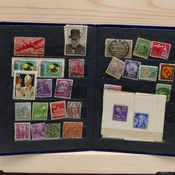 Lot de timbres France et Monde à trier en un carton.