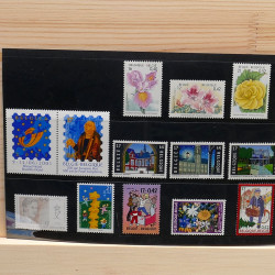 Lot de timbres France et Monde à trier en un carton.