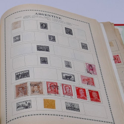 Lot de timbres France et Monde à trier en un carton.