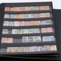Lot de timbres France et Monde à trier en un carton.