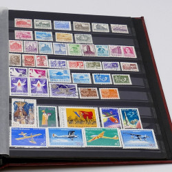 Lot de timbres France et Monde à trier en un carton.