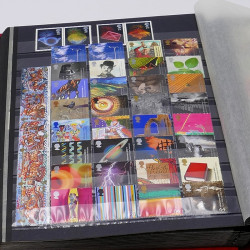 Lot de timbres France et Monde à trier en un carton.