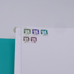 Lot massif de timbres France et Monde à trier en un carton.