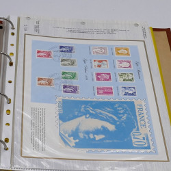 Lot massif de timbres France et Monde à trier en un carton.