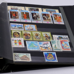 Lot massif de timbres France et Monde à trier en un carton.