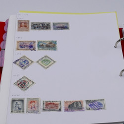Lot massif de timbres France et Monde à trier en un carton.