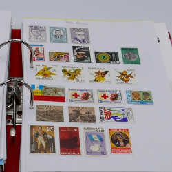 Lot massif de timbres France et Monde à trier en un carton.