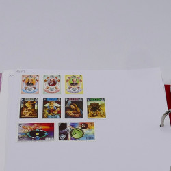 Lot massif de timbres France et Monde à trier en un carton.