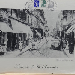 Lot massif de timbres France et Monde à trier en un carton.