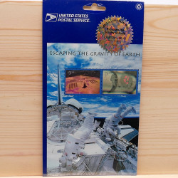Lot massif de timbres France et Monde à trier en un carton.