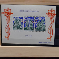 Lot massif de timbres France et Monde à trier en un carton.