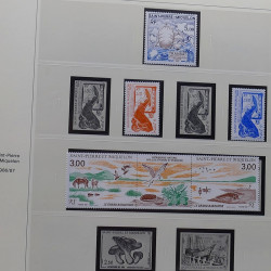 Collection timbres de Saint Pierre et Miquelon 1963-2024 neufs en 3 albums.