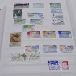Collection timbres de Nouvelle Calédonie 1989-2020 neufs en un album.