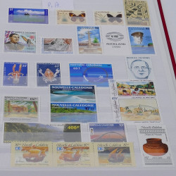 Collection timbres de Nouvelle Calédonie 1989-2020 neufs en un album.