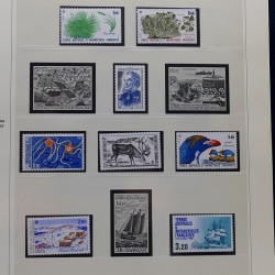 Collection timbres T.A.A.F. 1955-2000 neufs en un album.