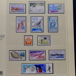 Collection timbres T.A.A.F. 1955-2000 neufs en un album.