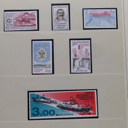 Collection timbres T.A.A.F. 1955-2000 neufs en un album.