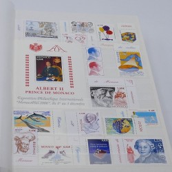 Lot de timbres de Monaco et DOM-TOM neufs** en un album.