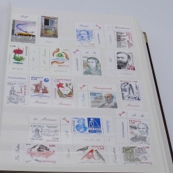Lot de timbres de Monaco et DOM-TOM neufs** en un album.