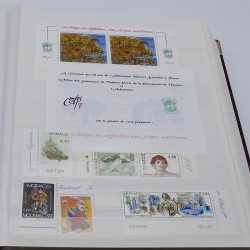 Lot de timbres de Monaco et DOM-TOM neufs** en un album.